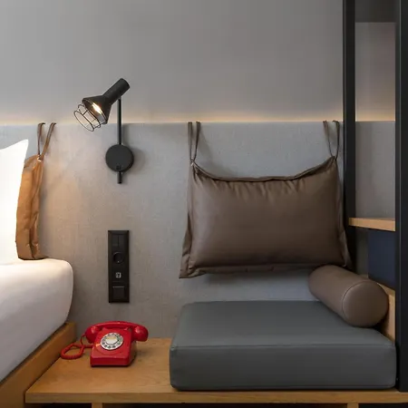 Moxy 3* Lizbona