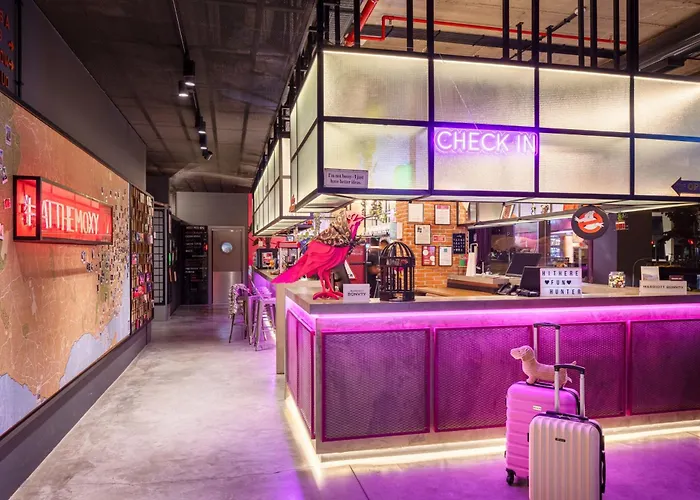 Moxy 3*