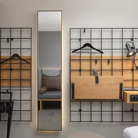 Moxy Hotel 3*