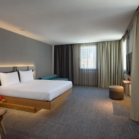 Moxy Hotel 3*