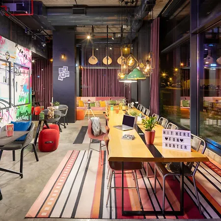 Hotel Moxy 3*