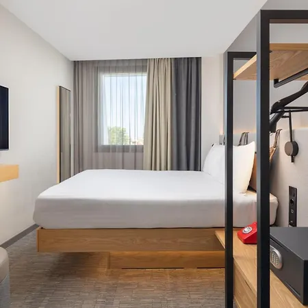 Moxy Hotel 3*